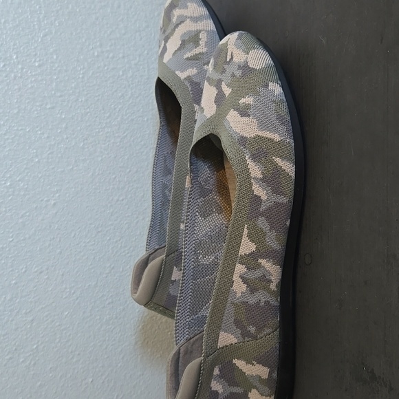 Cloudsteppers by Clarks Washable Knit Slip Ons Green Camo Size 11 - Picture 3 of 9